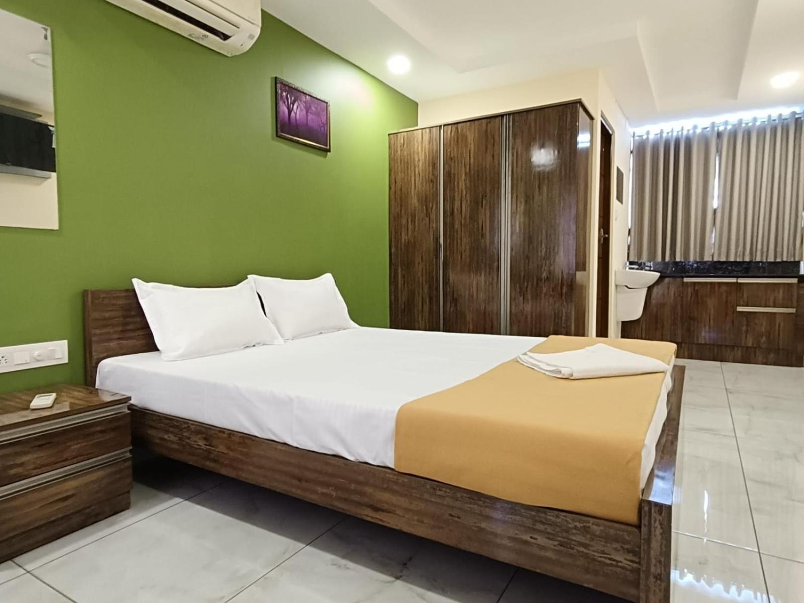Luxe Inn Kochi Zewnętrze zdjęcie